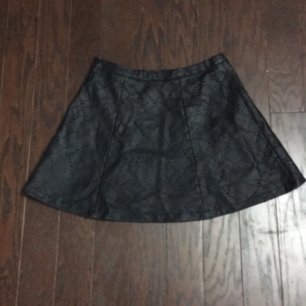 Jessica Simpson Imitation leather black skirt - Picture 2 of 7